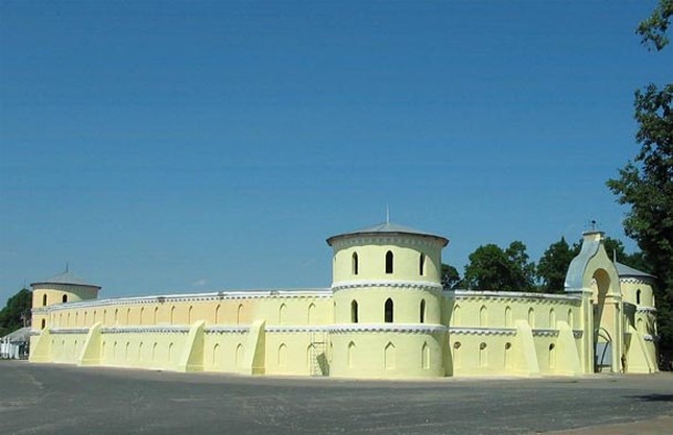 Trostianets (Sumy oblast): The Round Court (1749).